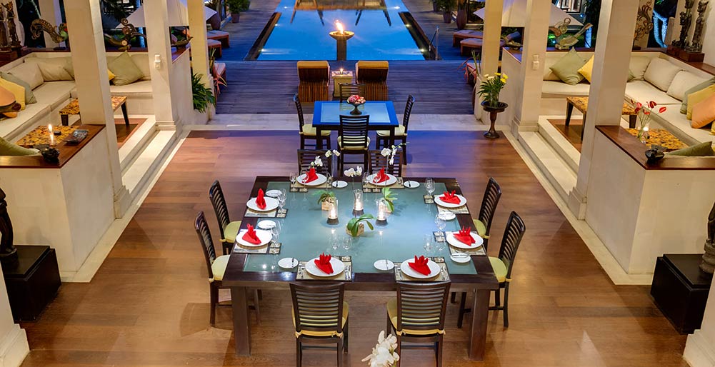 Villa Mandalay - Dinner setting and pool
